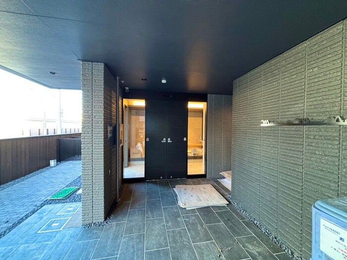 物件外観写真5　(エントランス部分)