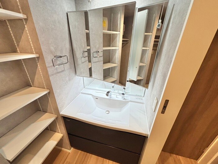 物件内観写真10　(洗面)