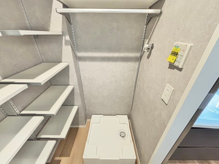 物件内観写真13　(洗濯機置場)