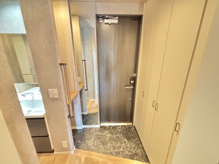 物件内観写真15　(玄関)