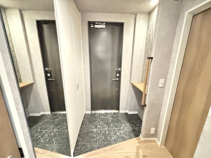 物件内観写真15　(玄関)