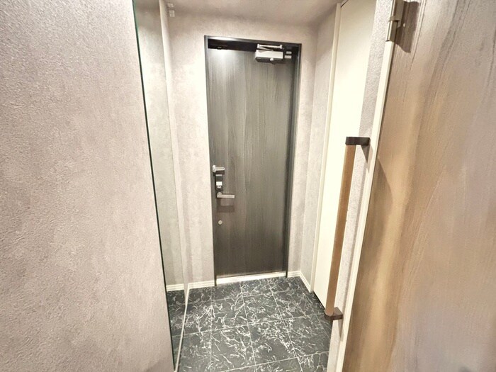 物件内観写真15　(玄関)