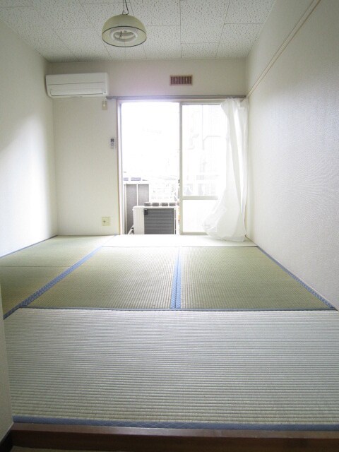 物件内観写真4　(居室)