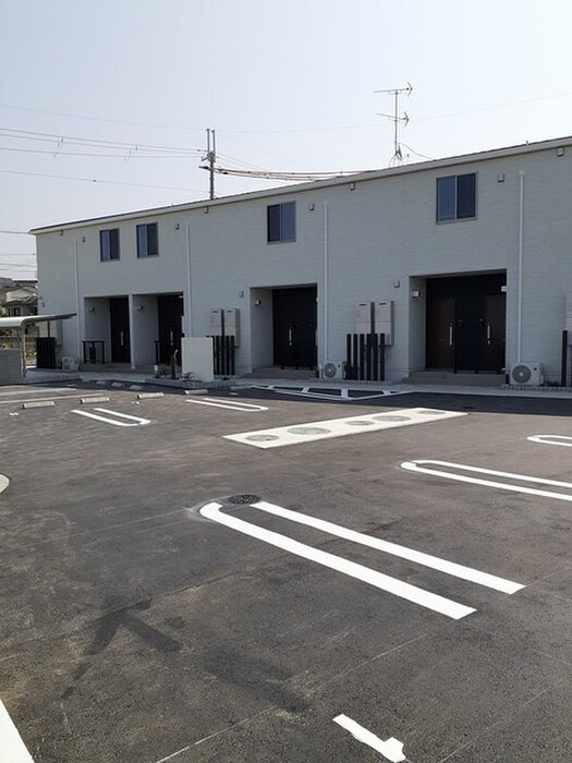 物件外観写真2　(駐車場)