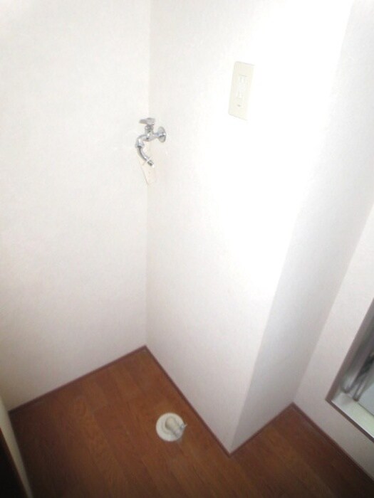 物件内観写真11　(洗濯機置場)