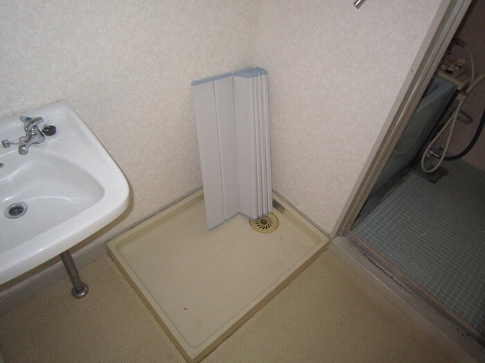 物件内観写真15　(洗濯機置場)