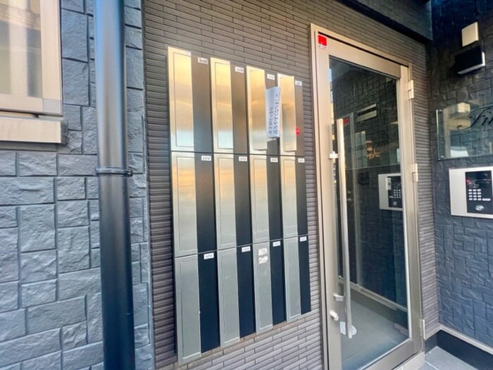 物件外観写真4　(エントランス部分)