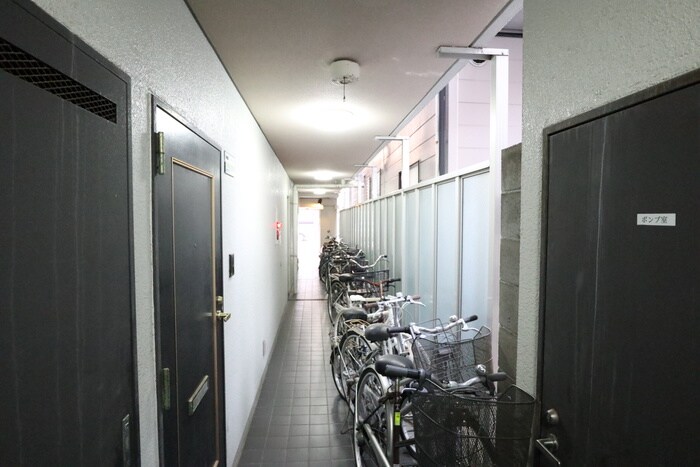 物件外観写真4　(駐輪場)