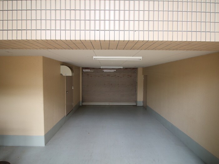 物件外観写真3　(駐車場)