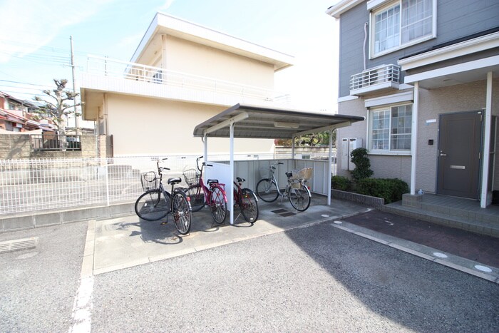 物件外観写真4　(駐輪場)
