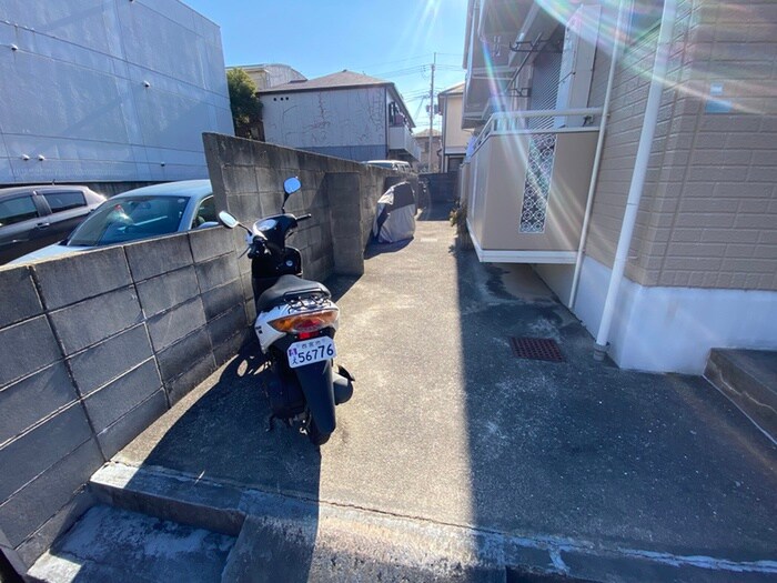 物件外観写真4　(駐輪場)