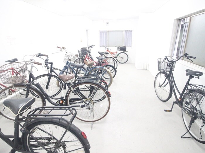 物件外観写真3　(駐輪場)