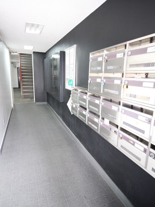 物件外観写真5　(エントランス部分)