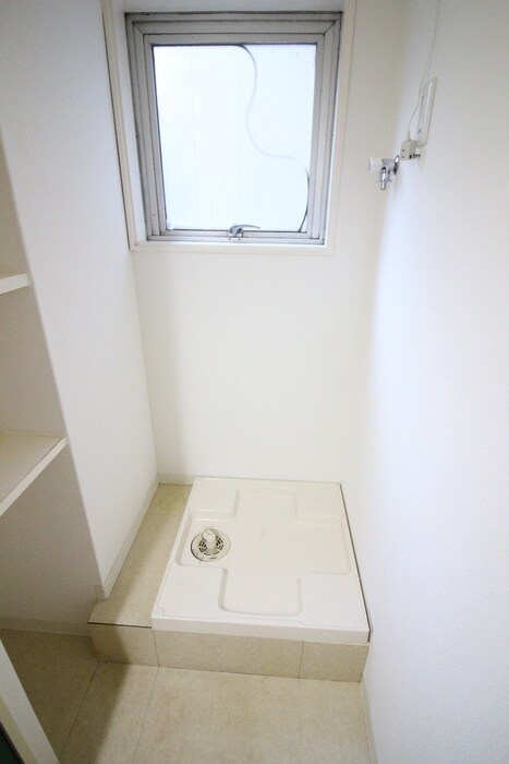 物件内観写真13　(洗濯機置場)