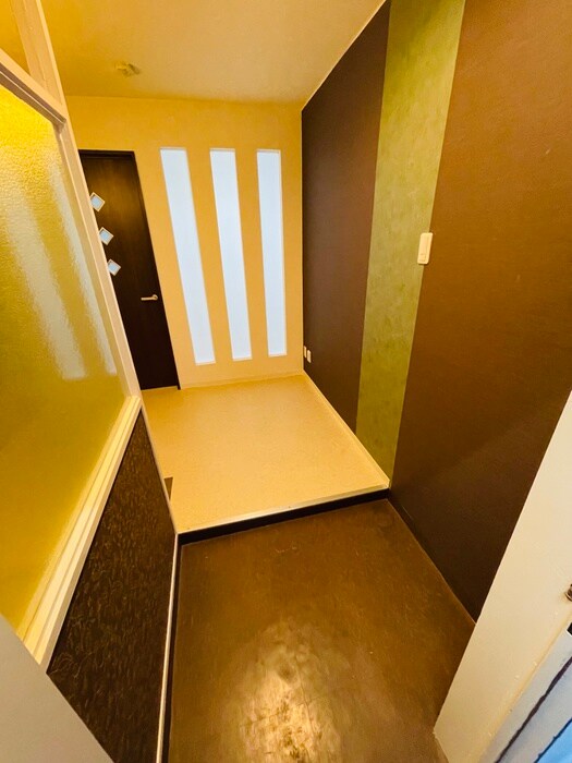 物件内観写真18　(玄関)