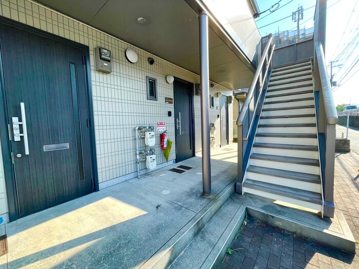 物件外観写真5　(エントランス部分)