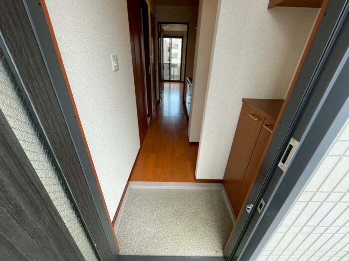物件内観写真14　(玄関)