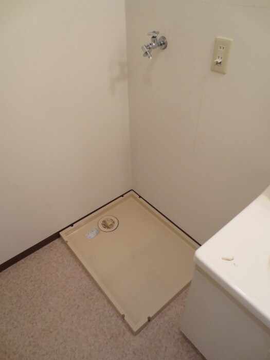 物件内観写真15　(洗濯機置場)