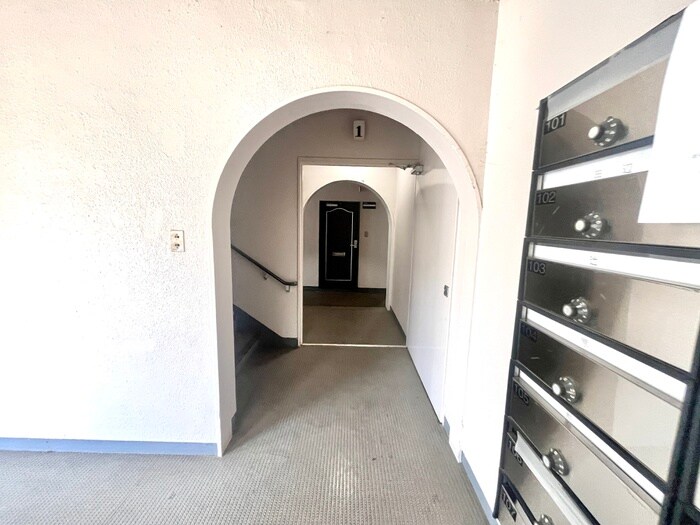 物件外観写真3　(エントランス部分)