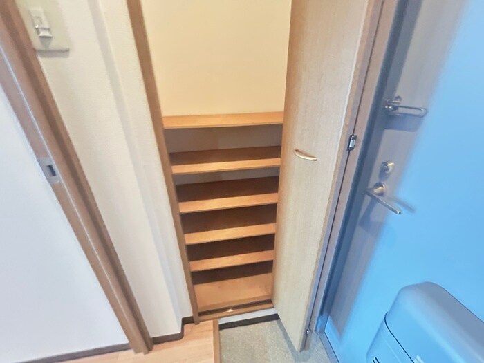 物件内観写真8　(靴箱)