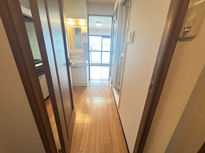 物件内観写真9　(廊下)