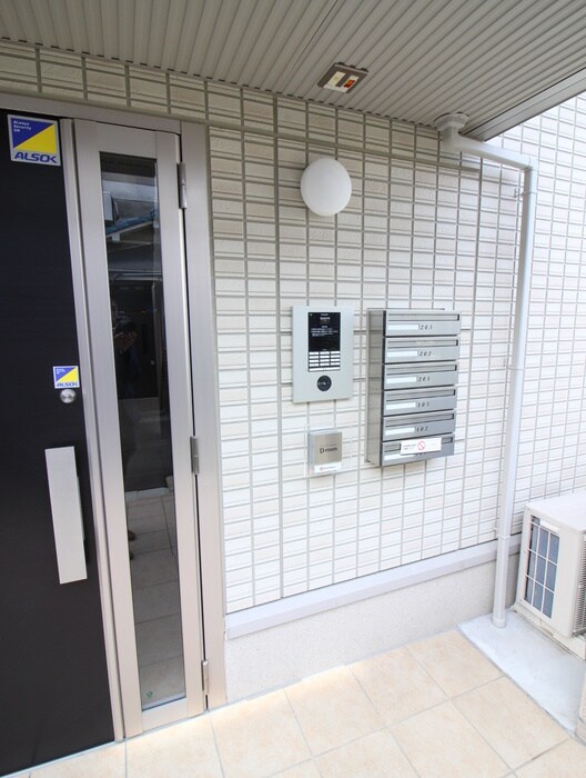 物件外観写真4　(エントランス部分)