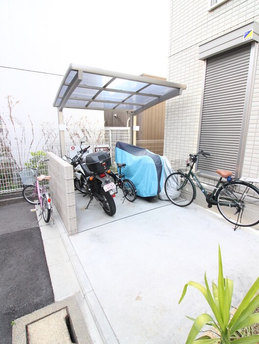物件外観写真5　(駐輪場)