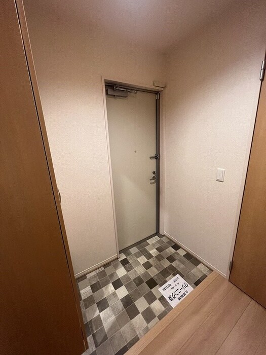 物件内観写真17　(玄関)
