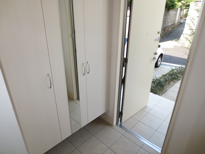 物件内観写真13　(玄関)