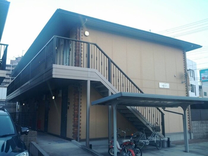 物件外観写真2　(エントランス部分)