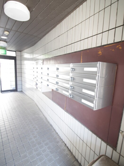 物件外観写真4　(エントランス部分)