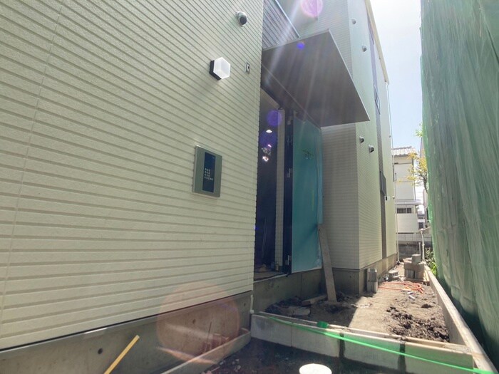 物件外観写真5　(エントランス部分)