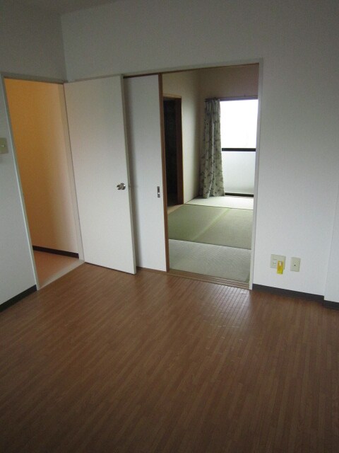 物件内観写真4　(居室)