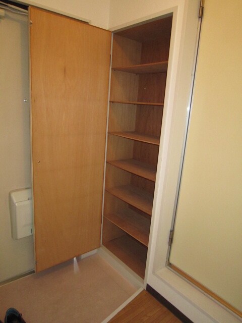 物件内観写真7　(玄関)