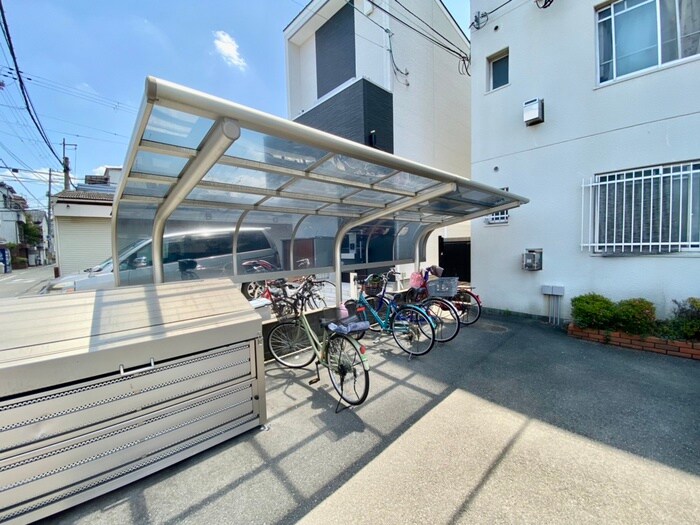 物件外観写真5　(駐輪場)