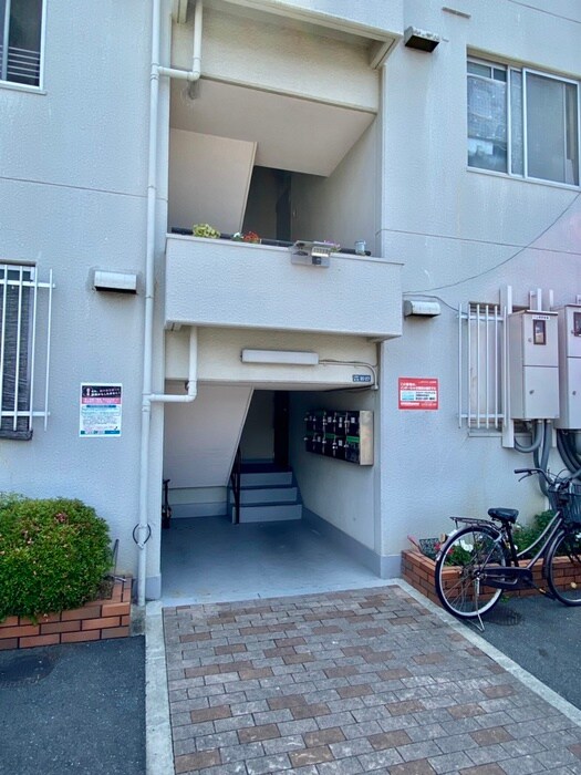 物件外観写真6　(エントランス部分)