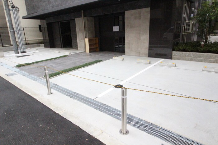 物件外観写真3　(駐車場)