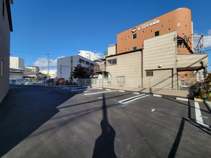 物件外観写真5　(駐車場)