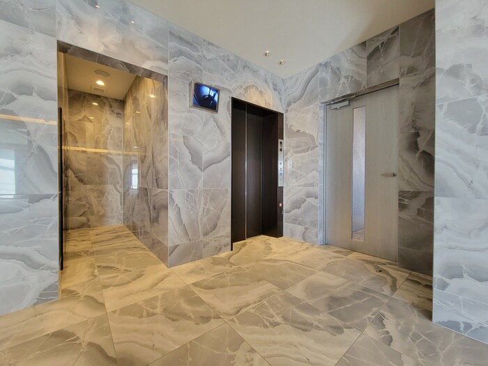 物件外観写真6　(エントランス部分)