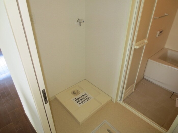 物件内観写真11　(洗濯機置場)