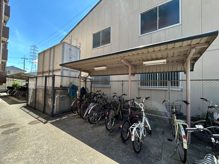 物件外観写真5　(駐輪場)
