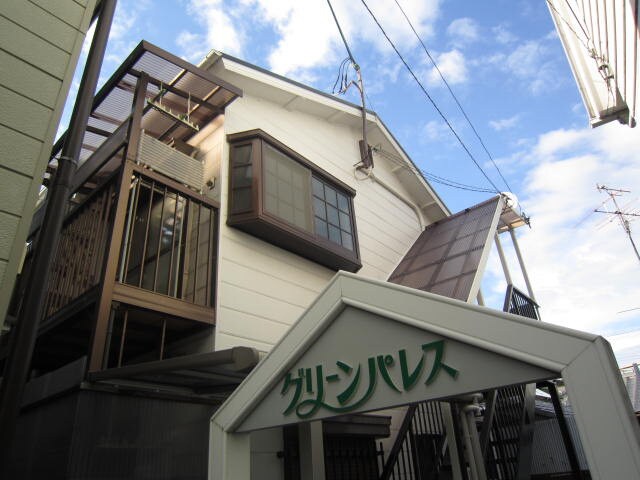 物件外観写真1　(エントランス部分)