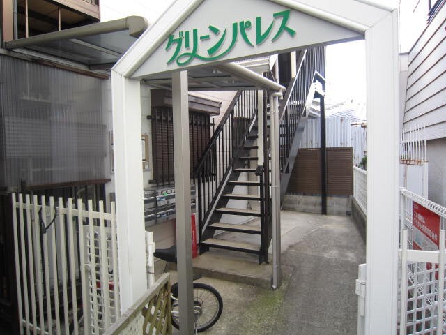 物件外観写真3　(エントランス部分)