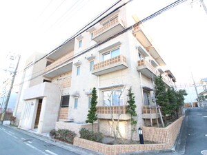 シャルル日吉台外観写真