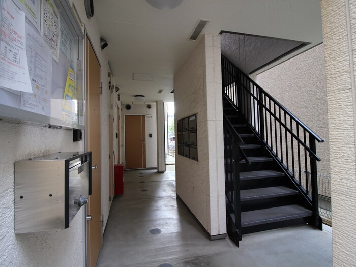 物件外観写真4　(エントランス部分)