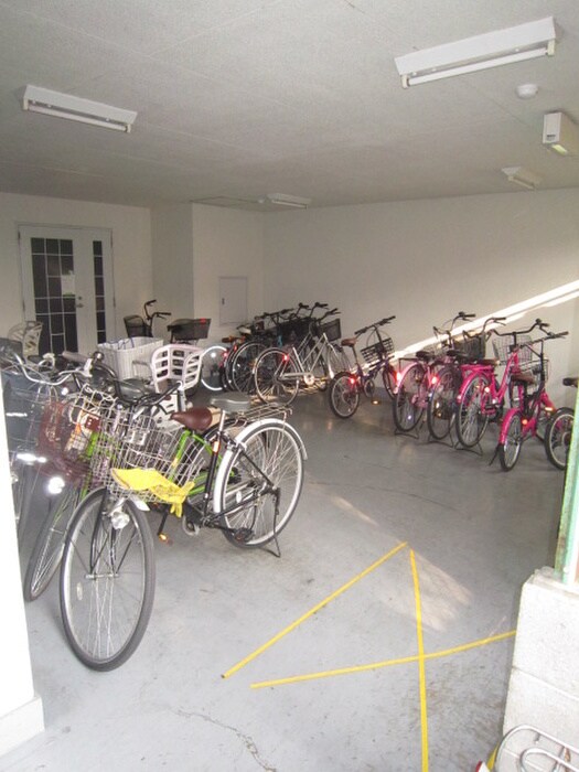 物件外観写真6　(駐輪場)