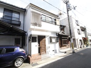 御陵荒巻町貸家外観写真