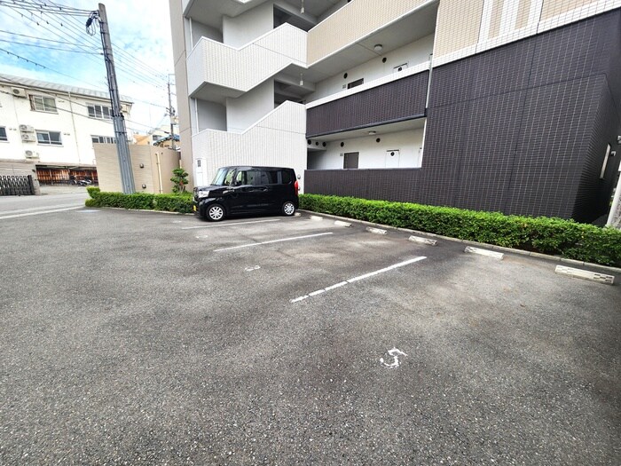 物件外観写真4　(駐車場)
