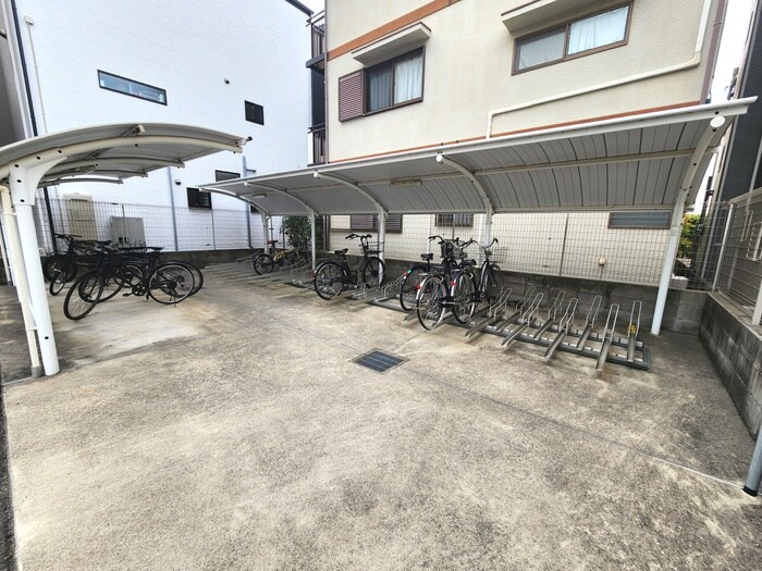 物件外観写真5　(駐輪場)