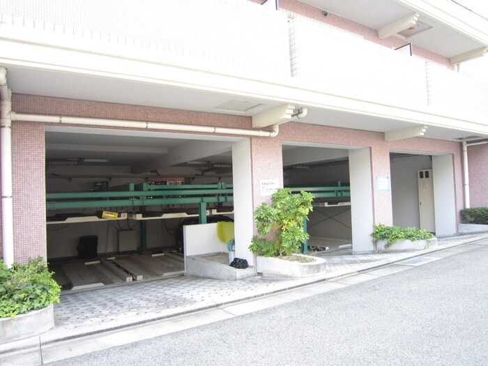 物件外観写真4　(駐車場)